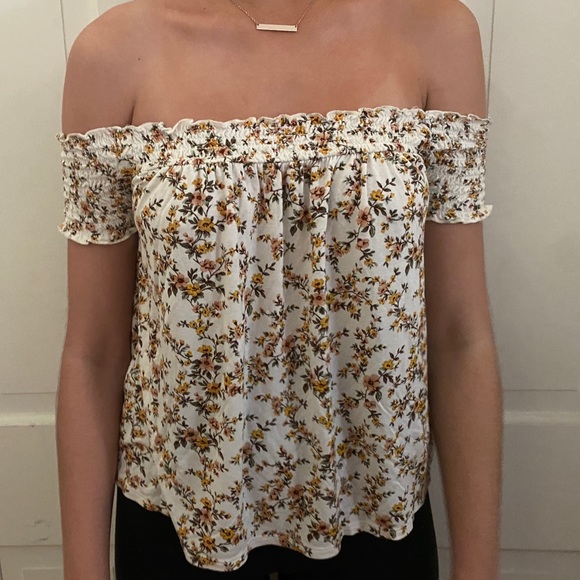 American Eagle Outfitters Tops - American Eagle off the shoulder soft and sexy top